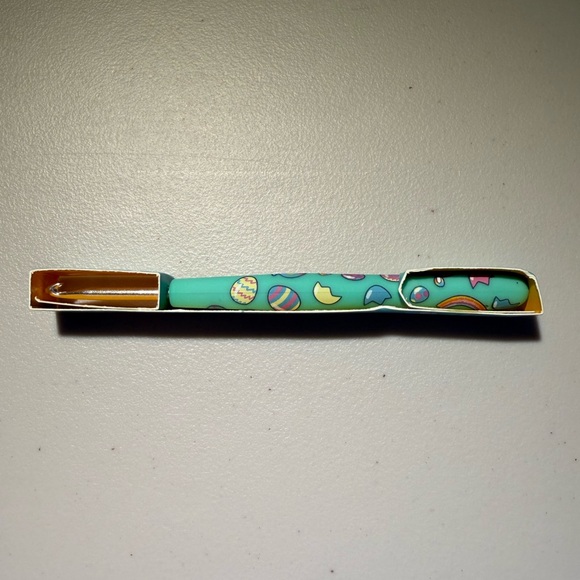 Woobles Easter pastel crochet hook - Eggstra Special Hook - Picture 2 of 4